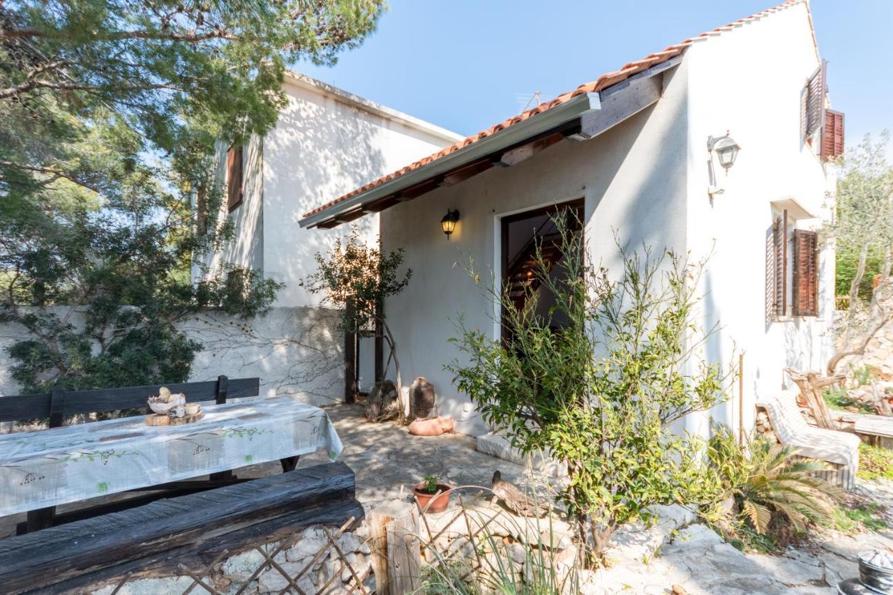 Vacation House Milka Милна Экстерьер фото