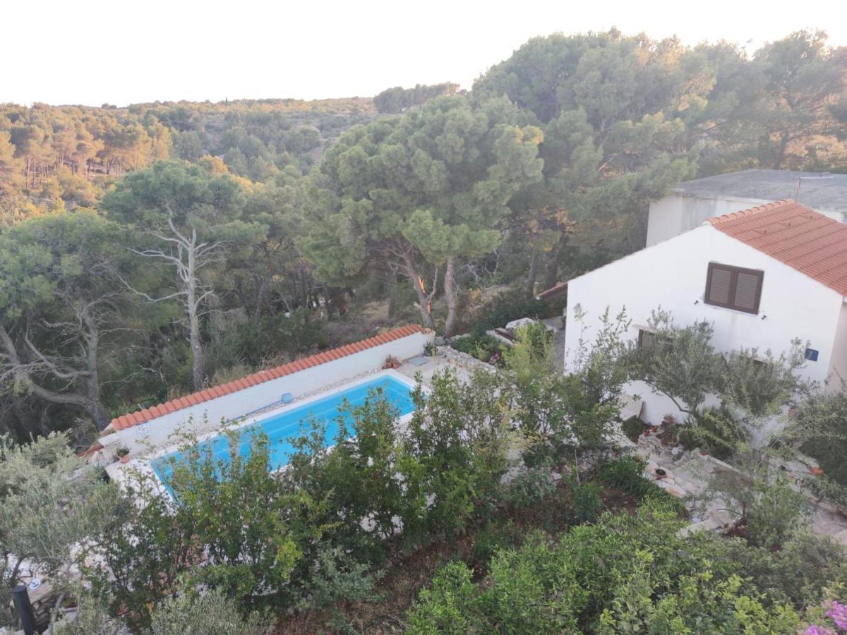 Vacation House Milka Милна Экстерьер фото